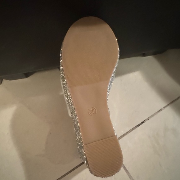 Glamorous metallic/sparkling silver wedge slide heel/sandals - Picture 5 of 5